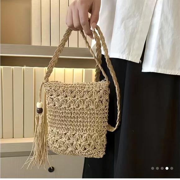 Straw Woven Shoulder Bag - Picture 2 of 6